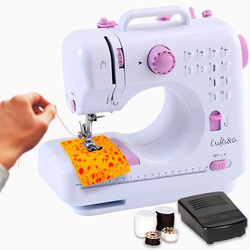 Crafts&amp;Co® Máquina de Coser Portátil Blanca | Mini Máquina de Coser para Niños | Máquina de Costura Eléctrica con Pedal y 12 Puntadas | Velocidad Ajustable | Máquina de Coser para Principiantes